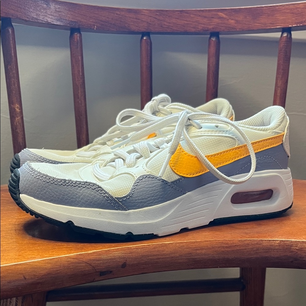 Nike Air Max SC (GS) – Sail / Laser Orange – Boys Size 3.5Y – EUC